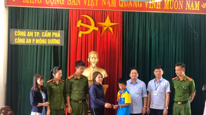 Một học sinh lớp 6 nhặt được vàng trả lại cho người đánh rơi