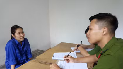 Nữ văn thư trộm dấu của bệnh viện làm giả giấy tờ để lừa đảo