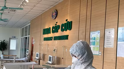 Tiếp tục hội chẩn điều trị cho 2 bệnh nhân COVID-19 nặng phải thở máy
