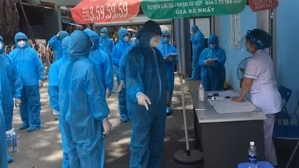 Bác sĩ ở Vĩnh Phúc dương tính lần 1, phong tỏa bệnh viện 14 ngày