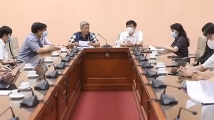 35 chuyên gia y tế Việt Nam sang Lào hỗ trợ chống dịch COVID-19
