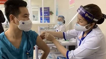 Thêm 4 tỉnh bắt đầu triển khai tiêm vaccine COVID-19