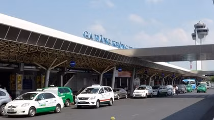 Thêm 3 chuyến bay cần tìm hành khách vì liên quan tới người mắc COVID-19