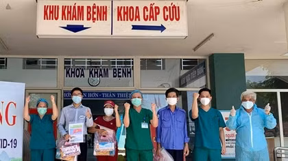 Bệnh nhân chạy thận nhân tạo cùng 10 người điều trị khỏi COVID-19