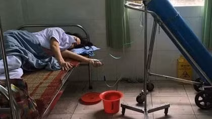 Nhân viên y tế Đà Nẵng ngất xỉu vì làm việc kiệt sức