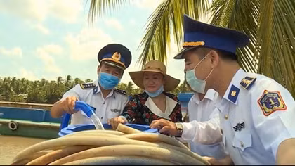 Cảnh sát biển ủng hộ hơn 3 triệu lít nước ngọt cho bà con miền Tây