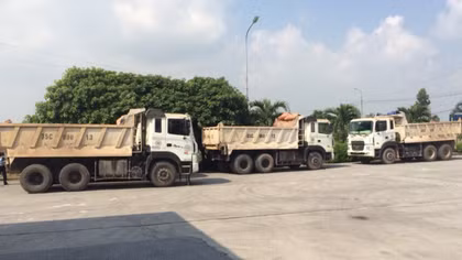 Xử lý đoàn xe tải vi phạm luật ở Quảng Ninh