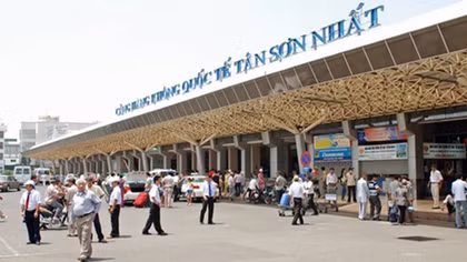 Liên tiếp phát hiện khách mang bình xịt hơi cay lên máy bay