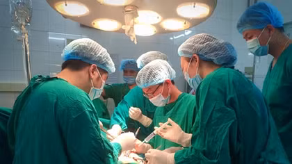 Kịp thời cứu nam bệnh nhân bị kéo đâm rách màng tim