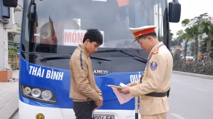 CSGT Quảng Ninh đảm bảo an toàn giao thông cho nhân dân đón Tết