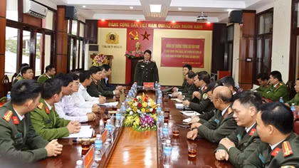 Thứ trưởng Bùi Văn Nam thăm Công an TP Móng Cái