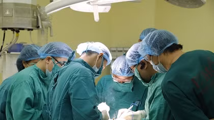Tập pháp luân công để điều trị thư vú, sau 2 năm khối u lở loét, trực vỡ