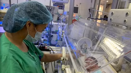 Sức khỏe bé sinh non con sản phụ ung thư vú giai đoạn cuối tiến triển thuận lợi 