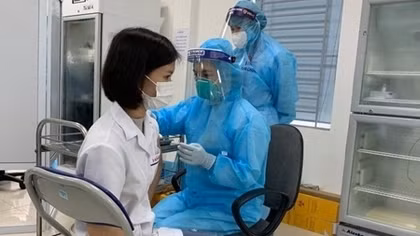 Gần 46.500 người được tiêm vaccine AstraZeneca