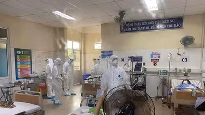 6% nhân viên y tế nhiễm COVID-19: Cấp bách bảo vệ các “chiến sĩ áo trắng”