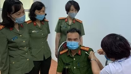 Bộ Công an triển khai tiêm vaccine COVID-19 cho CBCS Công an TP Hà Nội