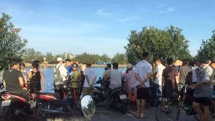 Trượt chân xuống hồ, 2 ông cháu đuối nước tử vong