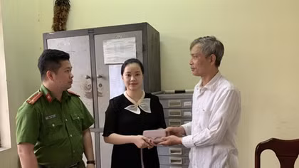 Người chạy xe ôm có cử chỉ đẹp
