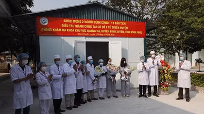 Lần đầu tiên hai ca nhiễm Covid-19 điều trị ở tuyến huyện xuất viện
