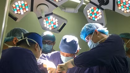 Mổ cùng lúc 5 vị trí cho bệnh nhân bị tai nạn giao thông