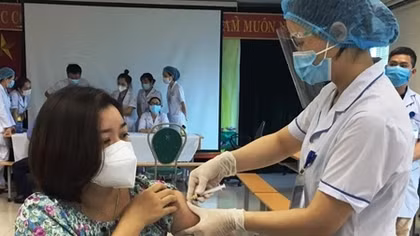 600 công nhân môi trường ở Bắc Ninh được tiêm vaccine COVID-19