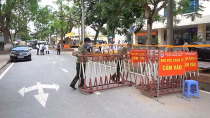 Còn 6 bệnh nhân dương tính, nam phi công người Anh đang tập bỏ máy thở