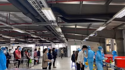 Trưa 15/5, thêm 16 ca mắc COVID-19 trong nước và 2 ca nhập cảnh