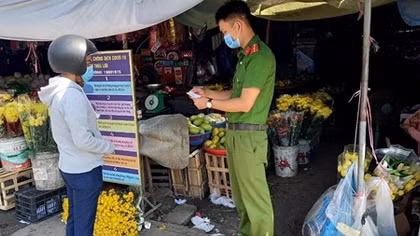 Gần 4.000 hộ dân ở Thừa Thiên- Huế được cấp phiếu để đi chợ