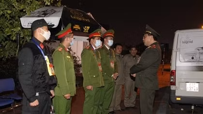 Theo chân Giám đốc Công an TP Hà Nội kiểm tra công tác ứng trực bảo vệ Đại hội Đảng