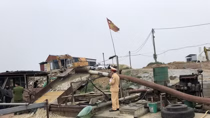 Bắc Ninh bắt 4 thuyền nửa đêm trộm cát trên sông Cầu