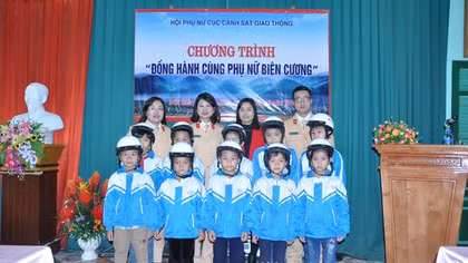Hội phụ nữ Cục CSGT “Đồng hành cùng phụ nữ biên cương”