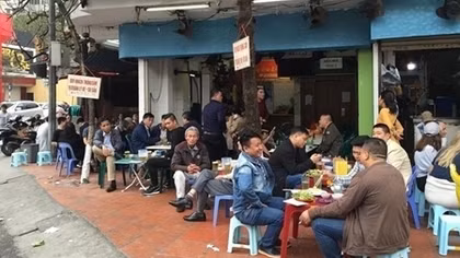 Xem xét tạm dừng kinh doanh quán bia hơi