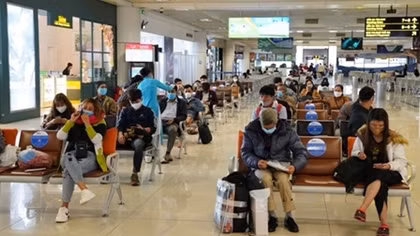 Hà Nội hướng dẫn kiểm tra y tế với người nước ngoài nhập cảnh 