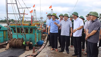 Phó Thủ tướng Trịnh Đình Dũng trực tiếp chỉ đạo phòng chống bão số 1