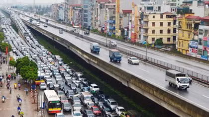 Hà Nội chi hơn 12 tỷ đồng xén hơn 1,8km dải phân cách đường Khuất Duy Tiến