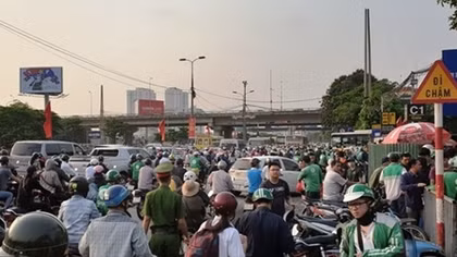 Tất cả người dân trở lại Hà Nội sau kỳ nghỉ lễ phải khai báo y tế