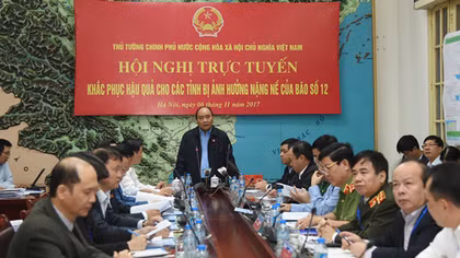 Thủ tướng họp khẩn khắc phục hậu quả cơn bão số 12