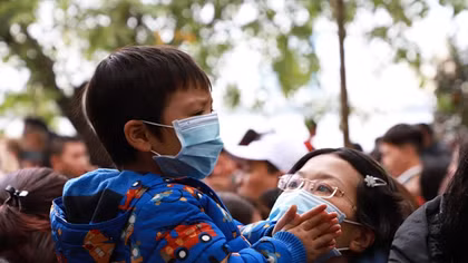 Còn rất ít người dân đeo khẩu trang khi ra đường