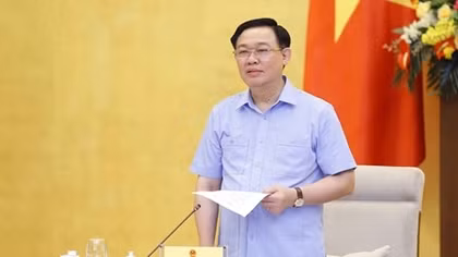 Đẩy nhanh chiến lược vaccine và coi trọng đảm bảo kinh tế vĩ mô
