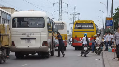 Hà Nội thu hồi phù hiệu một loạt xe khách vi phạm