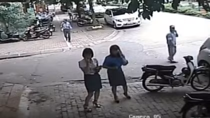 Xe chở Phó Chủ tịch quận Thanh Xuân đi ăn bún bị phạt vì đỗ sai chỗ