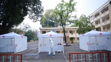 Hà Nội: Phát hiện 3 ca dương tính với COVID-19 tại các trại xét nghiệm dã chiến