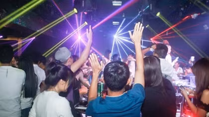  Nhiều nơi cho phép quán bar, vũ trường hoạt động trở lại