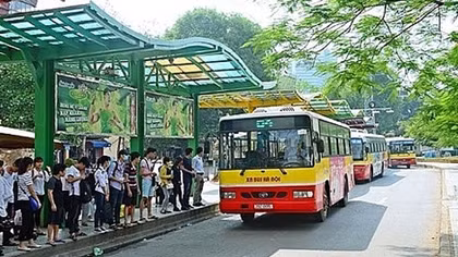 Học sinh tiếp tục nghỉ học, xe buýt dừng hoạt động