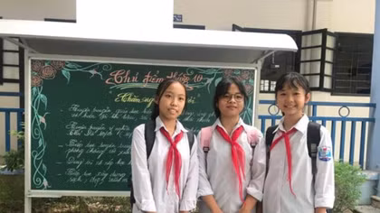 Biểu dương 3 nữ sinh lớp 8 trả lại 50 triệu đồng cho người đánh mất