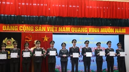 Học viện Chính trị CAND trao bằng tốt nghiệp cho học viên Khóa D3