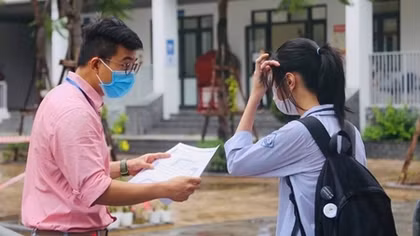 Đề thi môn Ngữ văn vào lớp 10 có tính thời sự, độ phân hoá tốt