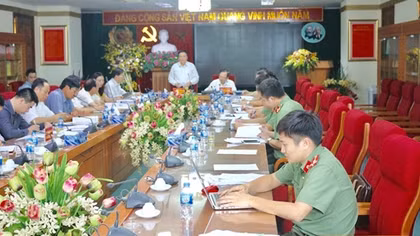 Xem xét, xác nhận trình độ tương đương trung cấp lý luận chính trị 