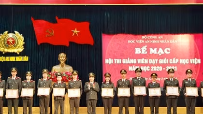 Học viện ANND khen thưởng các giảng viên dạy giỏi 