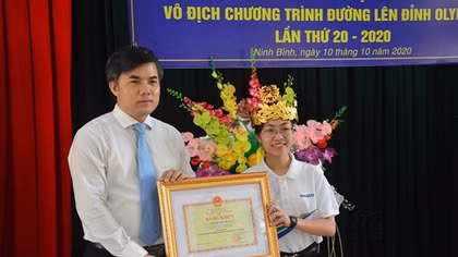 Tặng Bằng khen của Bộ trưởng Bộ GD&ĐT cho quán quân Đường lên đỉnh Olympia